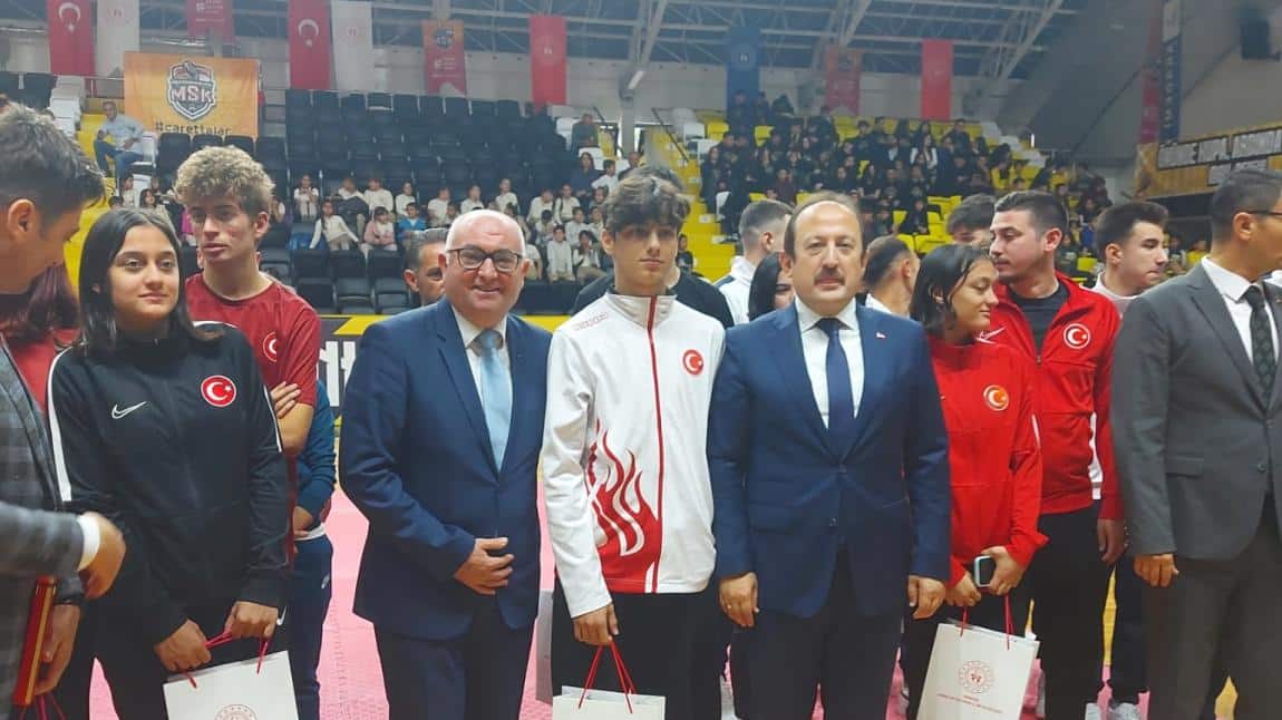 Öğrencimiz Abdurrahman ÇAKMAKÇI  Taekwondo da Türkiye Şampiyonu Oldu